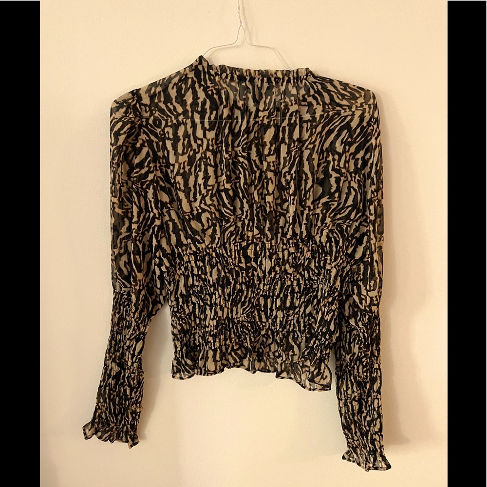Halogen size M. Super cute and flirty top. Only worn once.